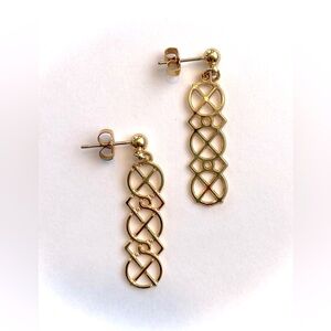 Gold Tone “Minton Tile” XOXO Pierced Earrings
From the US Capitol Collection.